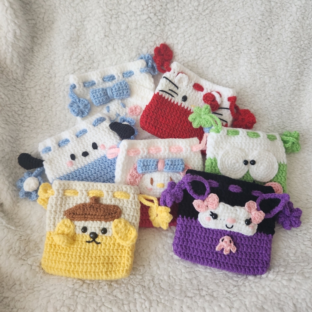 Small Pouches - Hello Kitty characters
